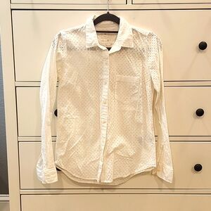 GAP white, eyelet fabric button up shirt. Size xs in white